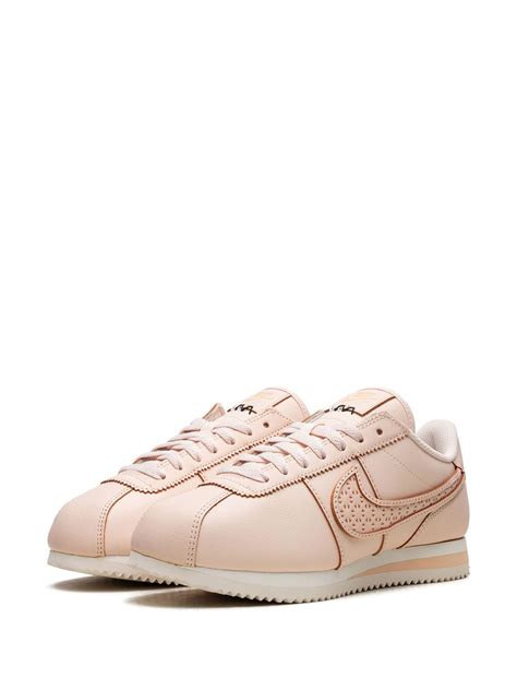 roze sneakers nike